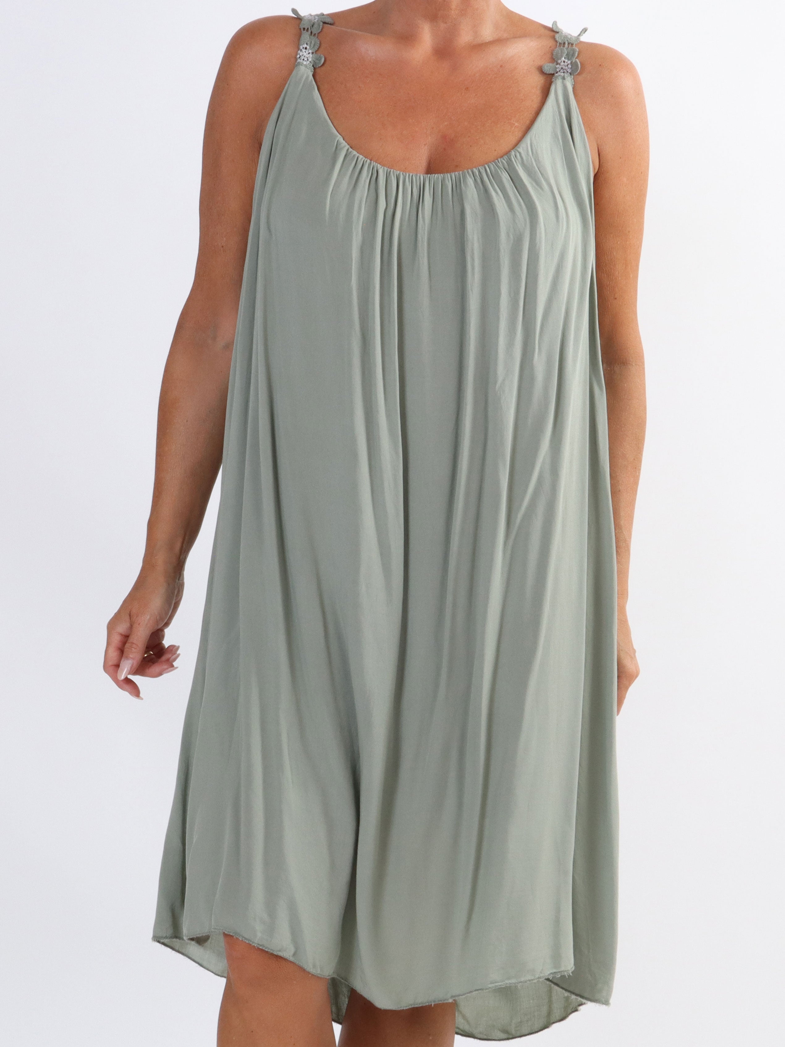 Ane - Sød plus size sommerkjole med broderet stroppe